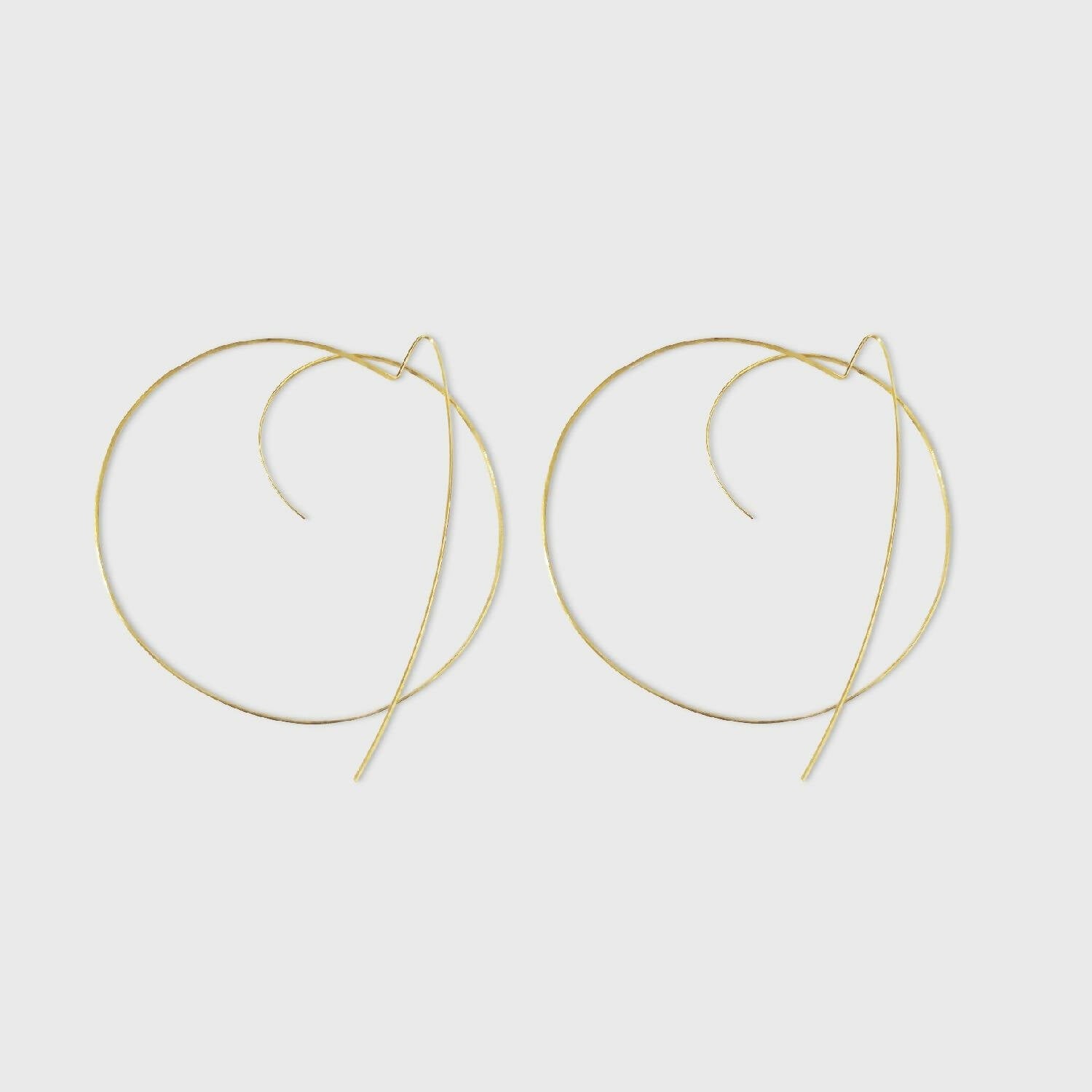 Créoles sur le fil Or 18 carats | EMPREINTES Paris