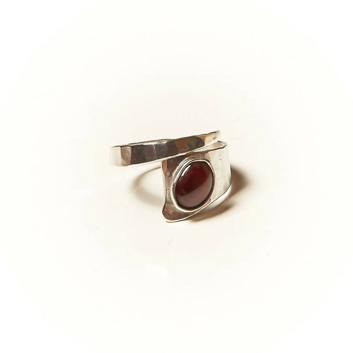 Bague ROMAE en argent avec un grenat. | EMPREINTES Paris - EMPREINTES Paris