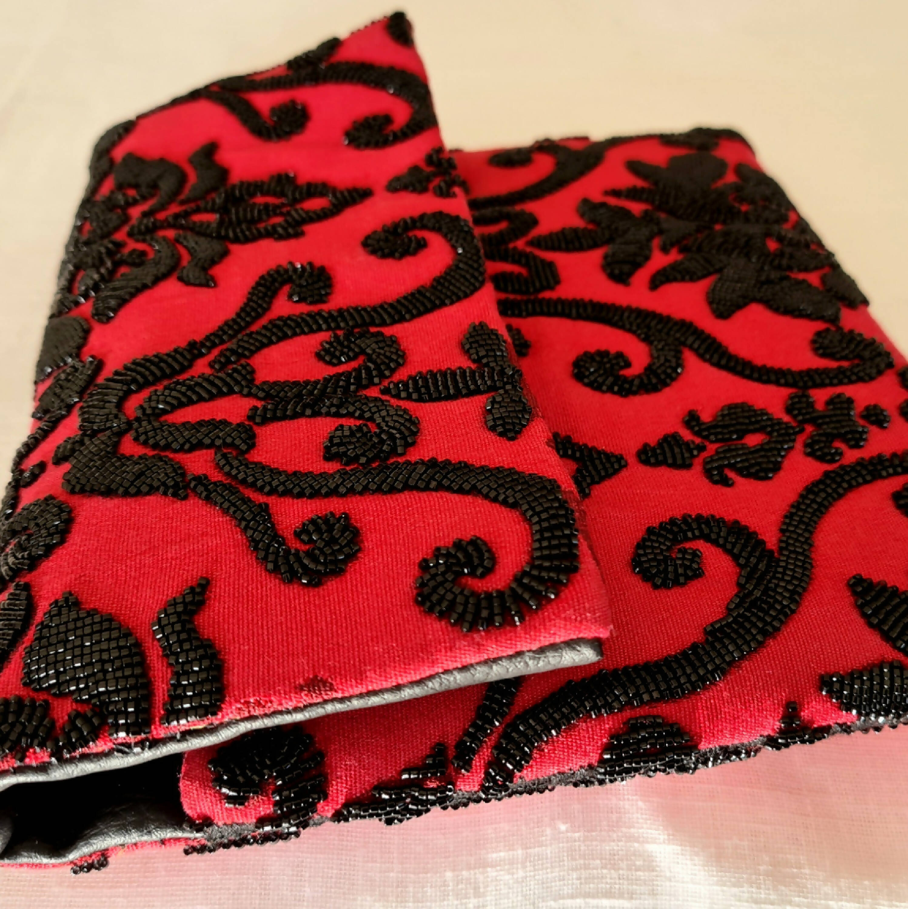 Pochette rouge perlée | EMPREINTES Paris