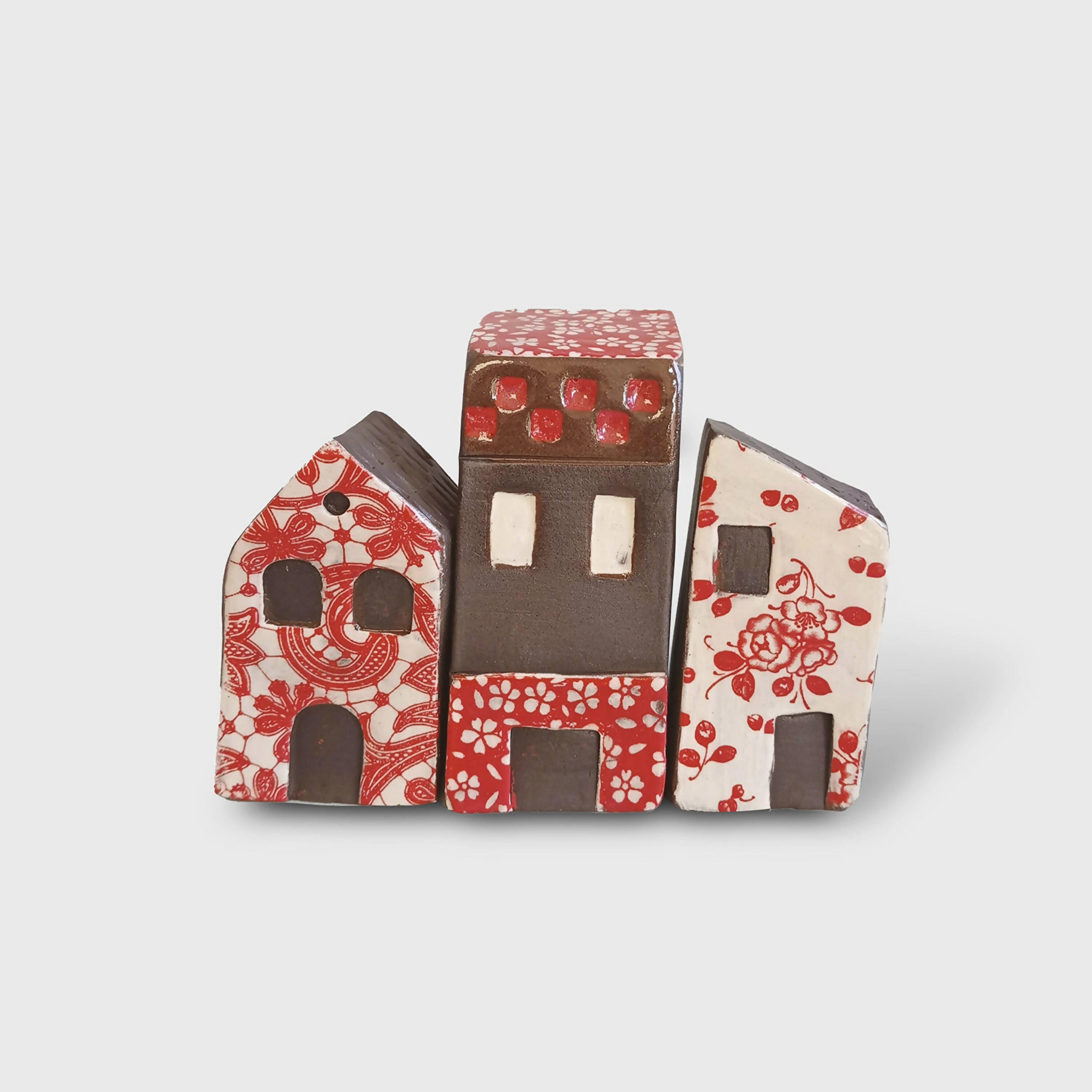 Ensemble de 3 maisons rouges | EMPREINTES Paris | EMPREINTES Paris