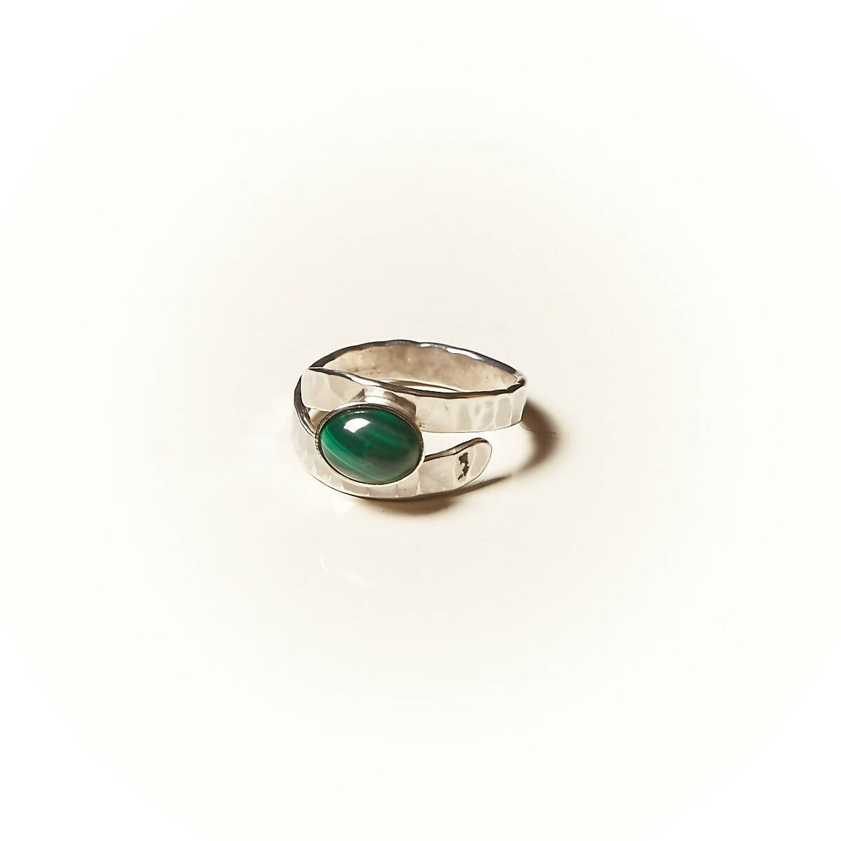Bague EMULSIA en argent avec une malachite. | EMPREINTES Paris