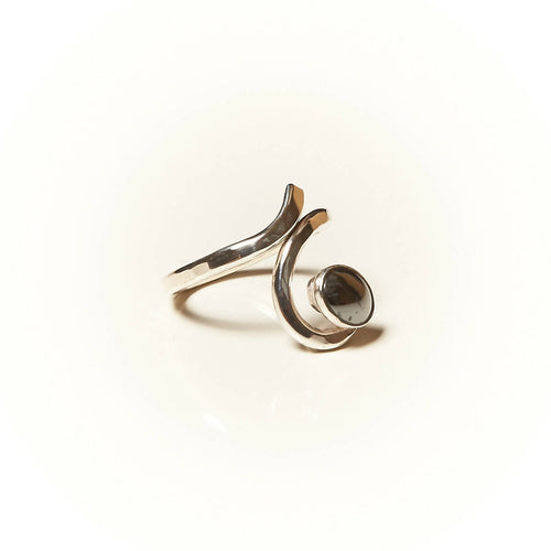 Bague PERCE NEIGE en argent avec une hématite. | EMPREINTES Paris - EMPREINTES Paris