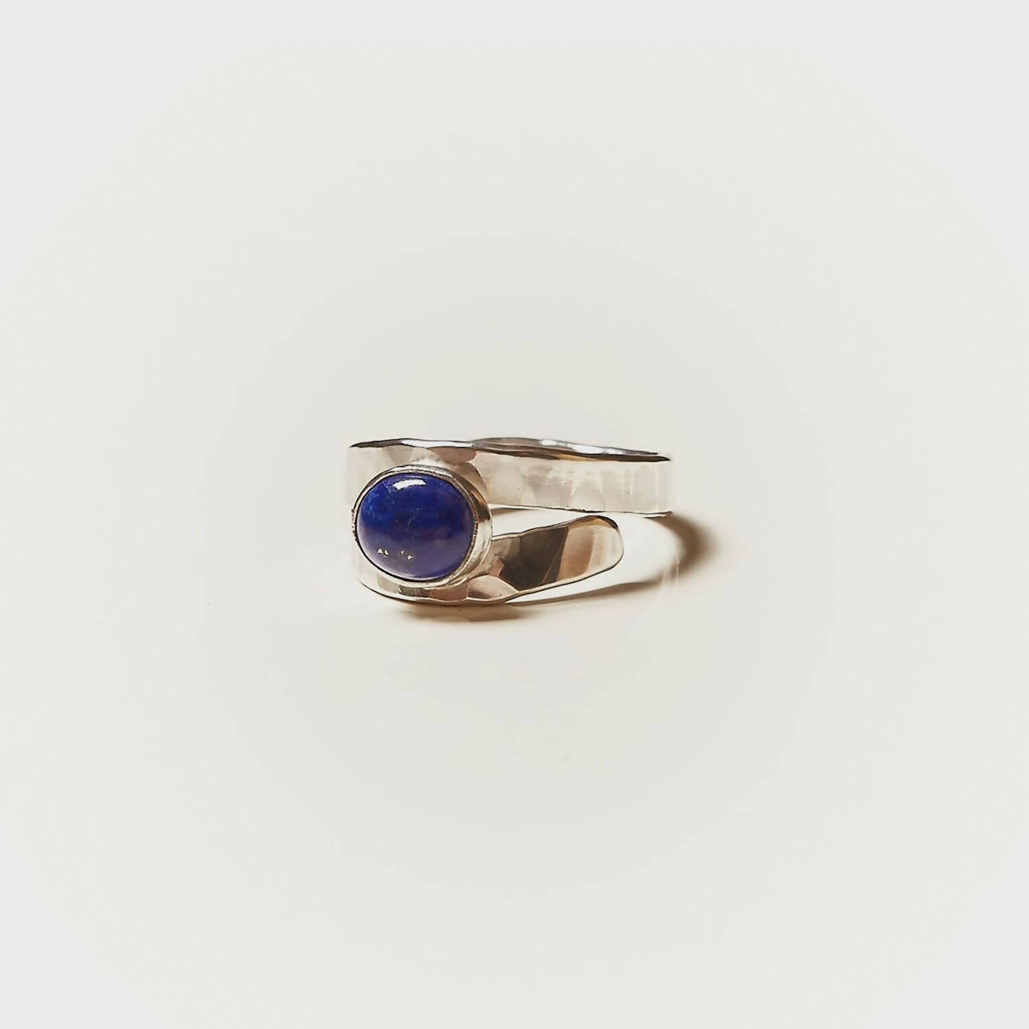 Bague EMULSIA en argent avec un Lapis lazuli. | EMPREINTES Paris