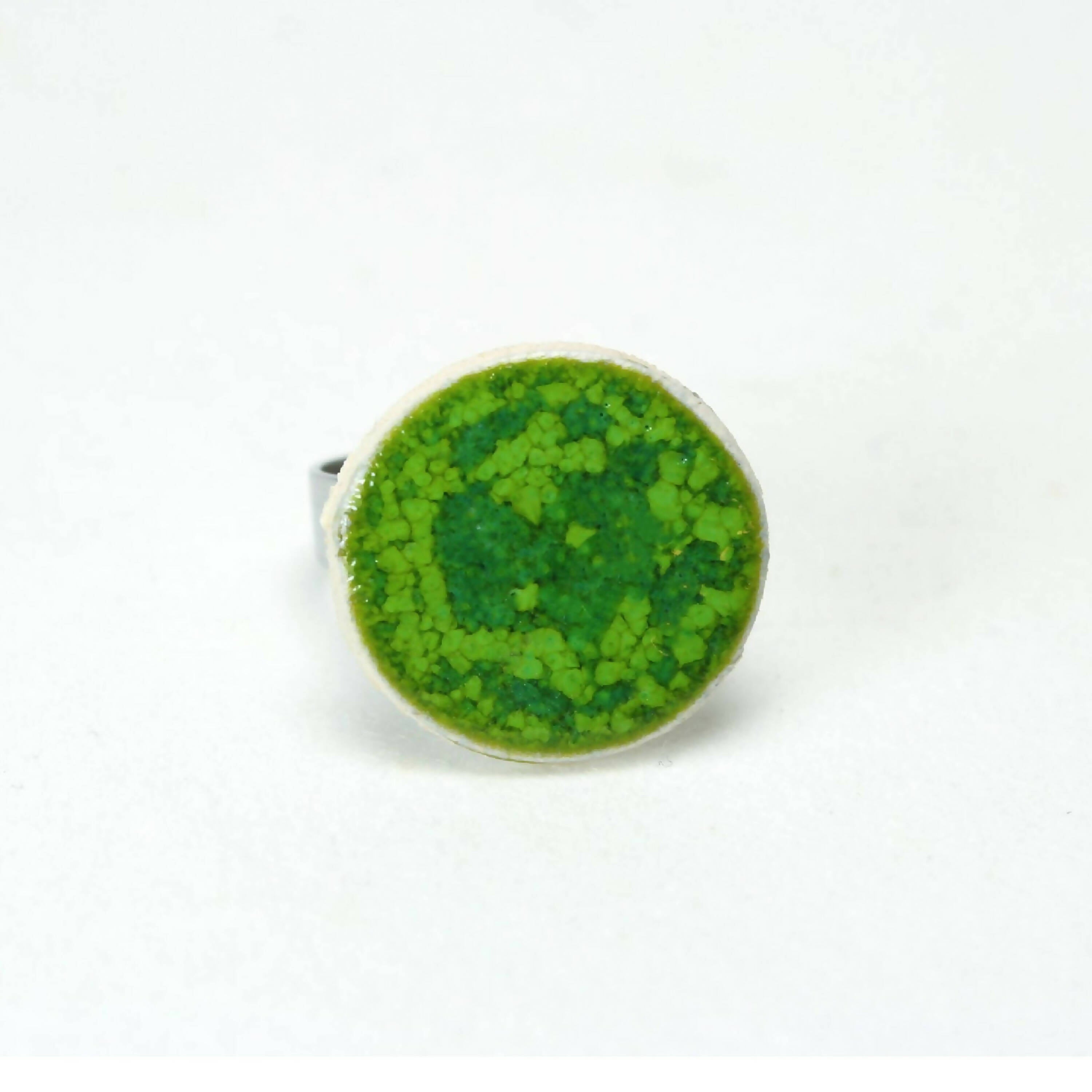 Bague ronde en céramique vert | EMPREINTES Paris