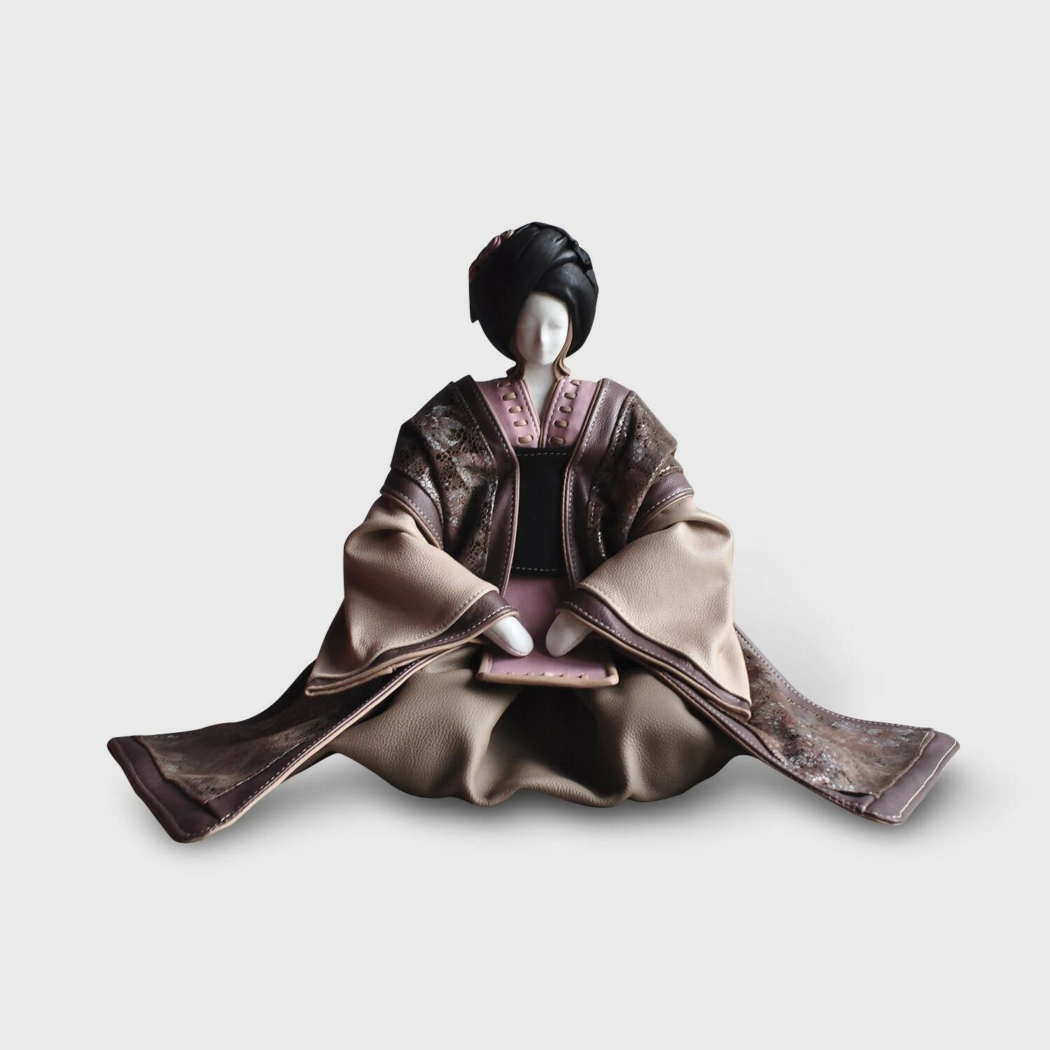 Sculpture cuir Geisha | EMPREINTES Paris | EMPREINTES Paris