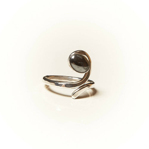 Bague PERCE NEIGE en argent avec une hématite. | EMPREINTES Paris - EMPREINTES Paris