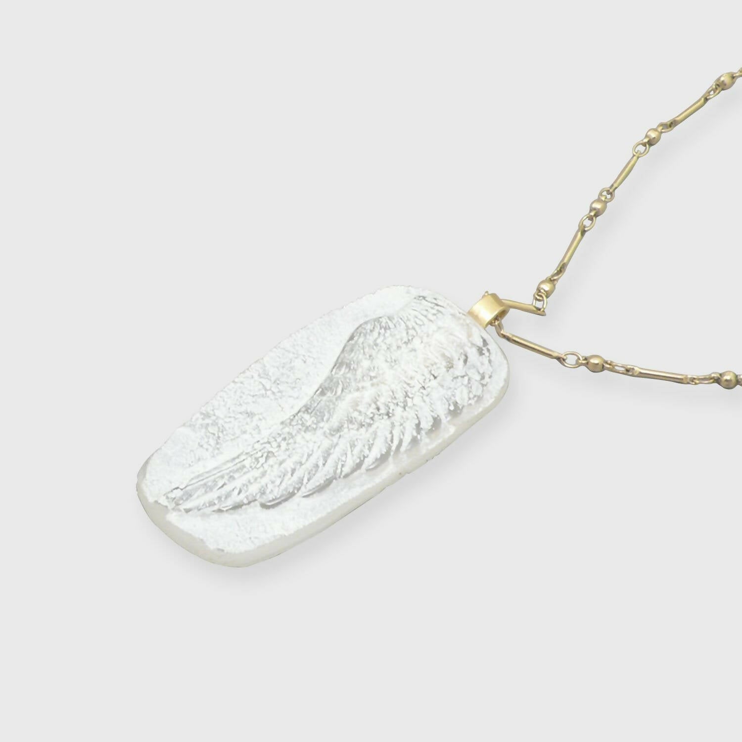 aile, oiseaux, antique, reproduction, musée, printemps, pastel, majestueux, bijou symbolique, ethnique, romantique, chic bohème, amoureux, collier pour femme, art déco, art nouveau, idées cadeaux pour elle, saint Valentin, piece unique, tour de cou, pate de verre, cristal | EMPREINTES Paris