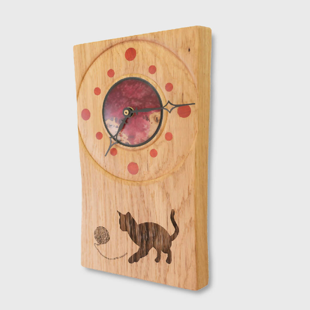 pendule-horloge-bois-resine-chat-gravure-laser-atelier-mercantour | EMPREINTES Paris