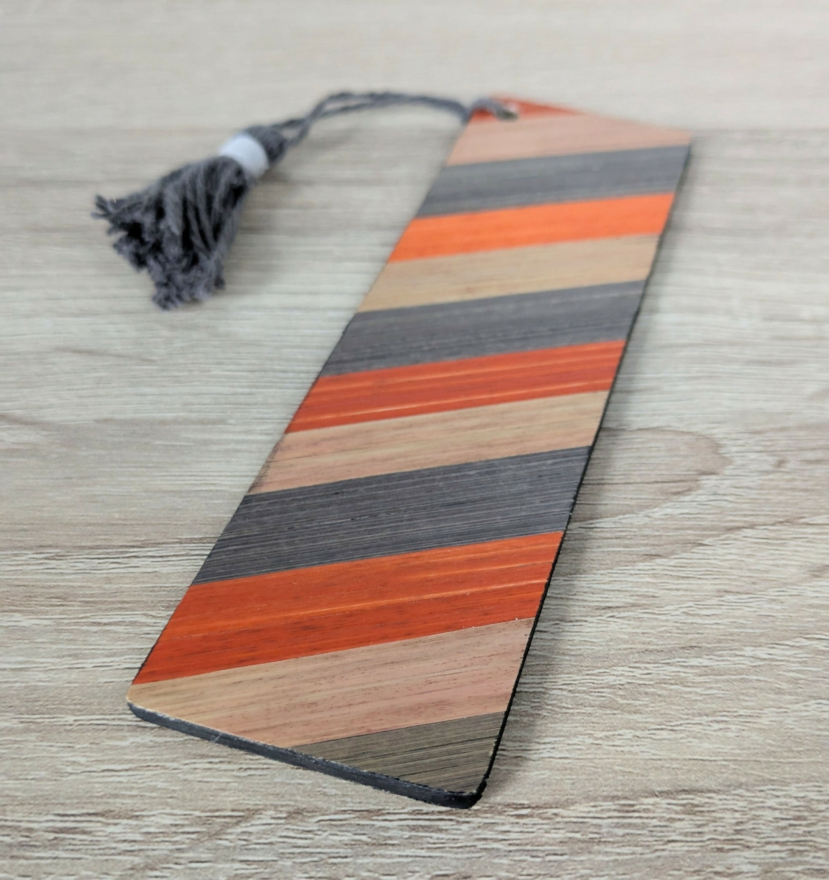 Marque-pages avec marqueterie de paille Bleue beige doré et orange gris cuivre | EMPREINTES Paris