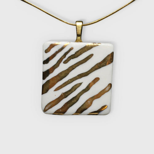 pendentif_en_porcelaine_avec_motif_tigre_dore_sara_grace_wevill | EMPREINTES Paris - EMPREINTES Paris