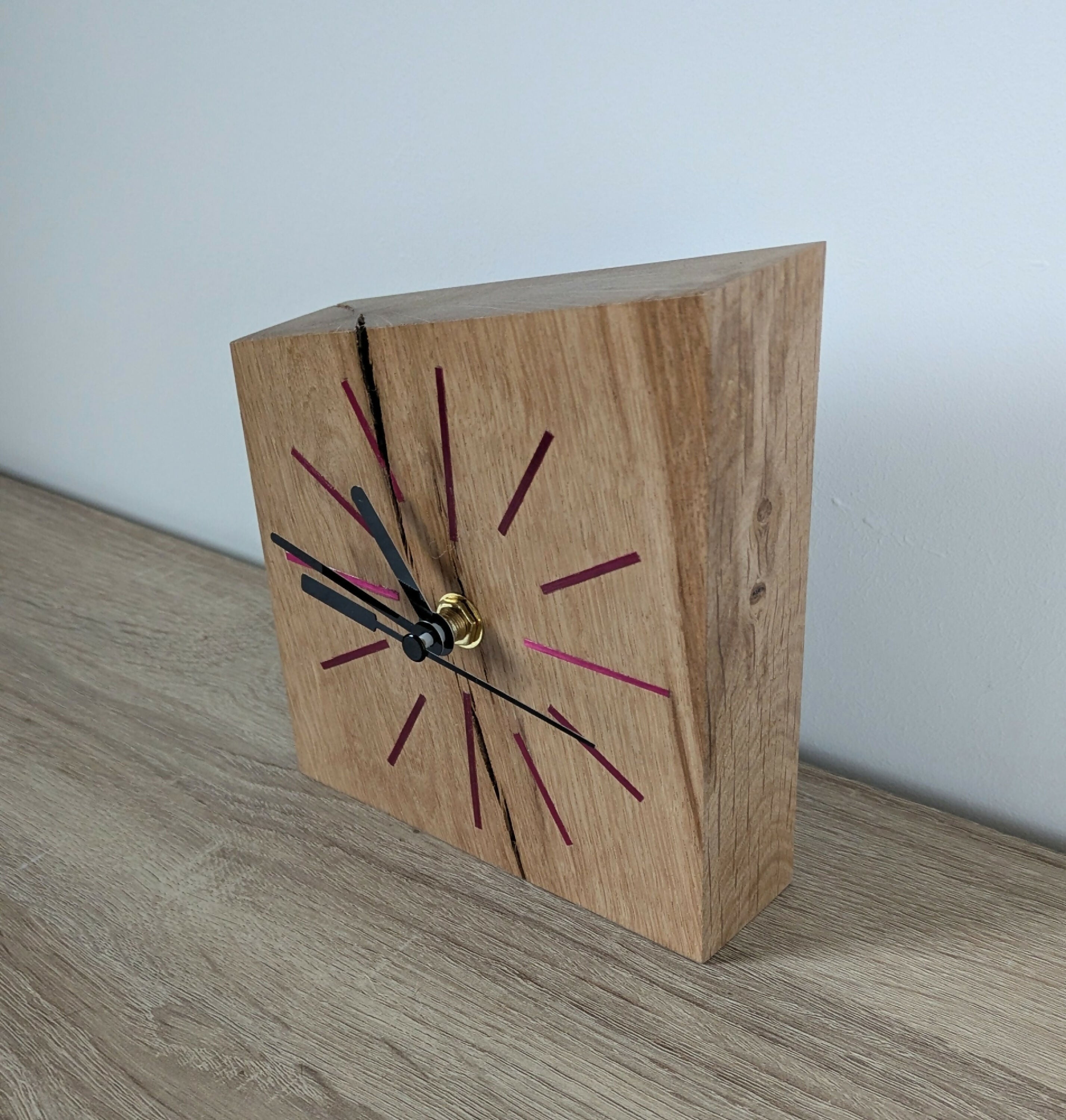 Horloge de bureau en Chêne massif et Marqueterie de paille Bordeaux | EMPREINTES Paris