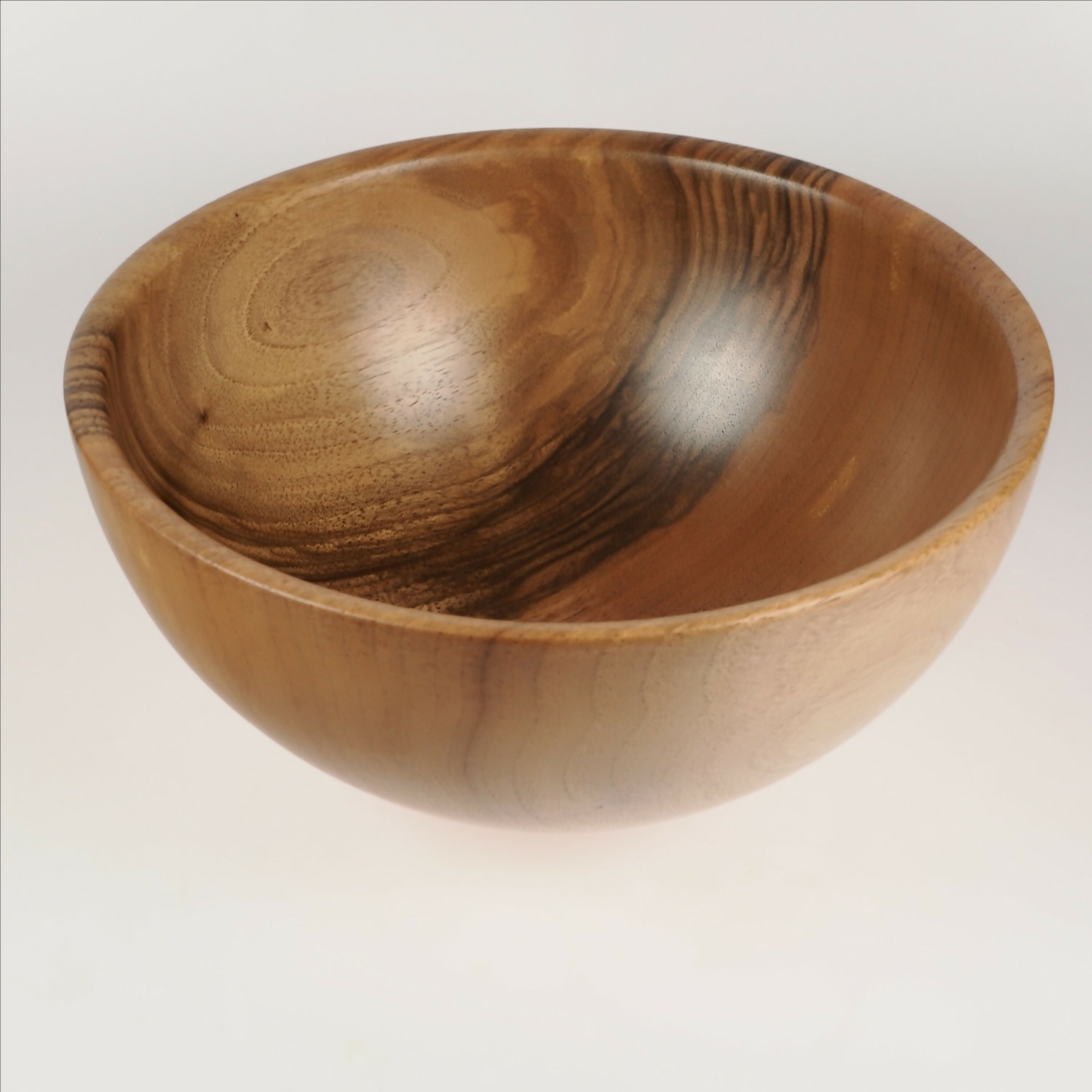 Gros bol en noyer à fond arrondi | EMPREINTES Paris