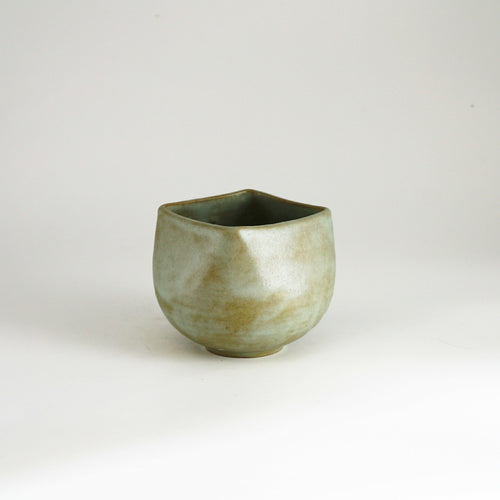 Tasse en grès - vert pâle avec kanji 'thé' | EMPREINTES Paris - EMPREINTES Paris