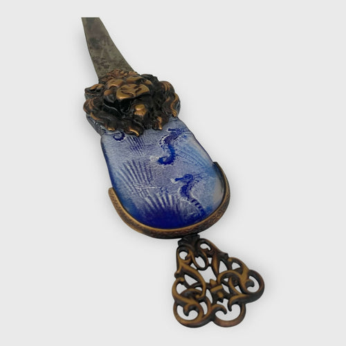 ouvre lettre bleu motif tete de lion et hippocampes, cadeau homme , objet original, collection unique, pate de verre, cristal | EMPREINTES Paris - EMPREINTES Paris
