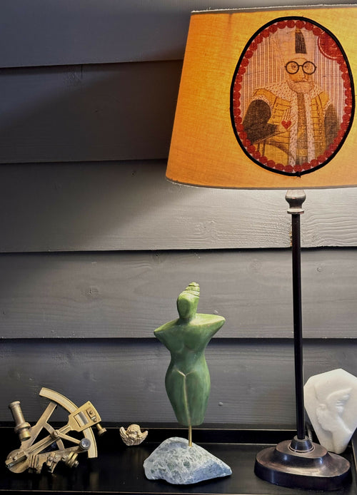 Figurine 25 en pierre calcaire, patine vert bronze, socle en granite vert | EMPREINTES Paris - EMPREINTES Paris