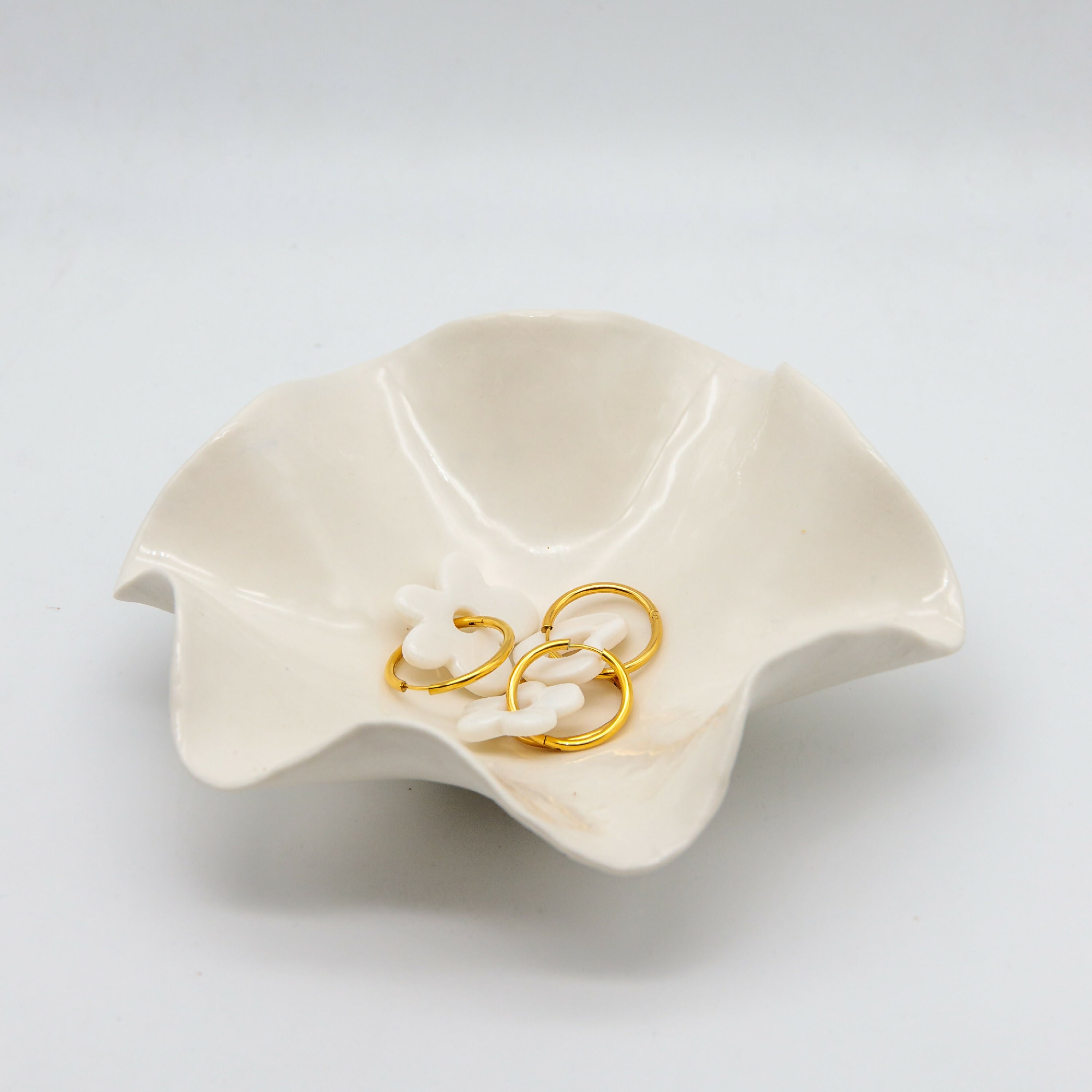 coupe_corolle_blanche_sylvie_godart | EMPREINTES Paris