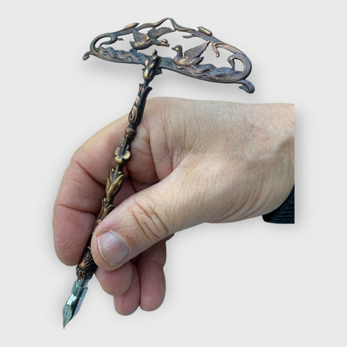 porte plume canard, cadeau homme, art décoratif, métal travaillé, vieux bronze, cadeau original, instrument écriture, collection accéssoire de bureau | EMPREINTES Paris - EMPREINTES Paris