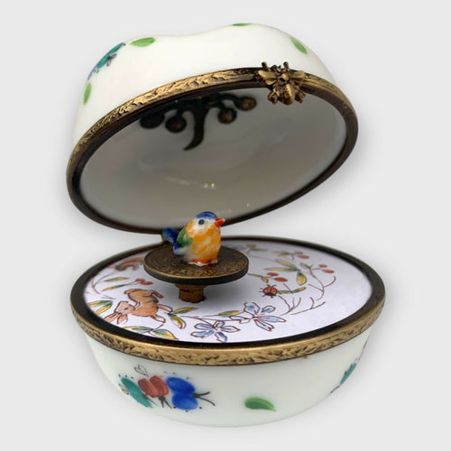 cadeau-blanc_decoration-coccinelle_romantique-amoureux_oiseau-chantant_automate_cadeau-amoureux_saint-Valentin_cadeau-naissance_fete-bebe_boite-a-musique_enfantin_noce-de-porcelaine_fete-des-meres_oeuf-faberge_oeuf-collection_collection-classique_cadeau-fin-annee_cadeaux-maitresses_noce-de-porcelaine | EMPREINTES Paris - EMPREINTES Paris