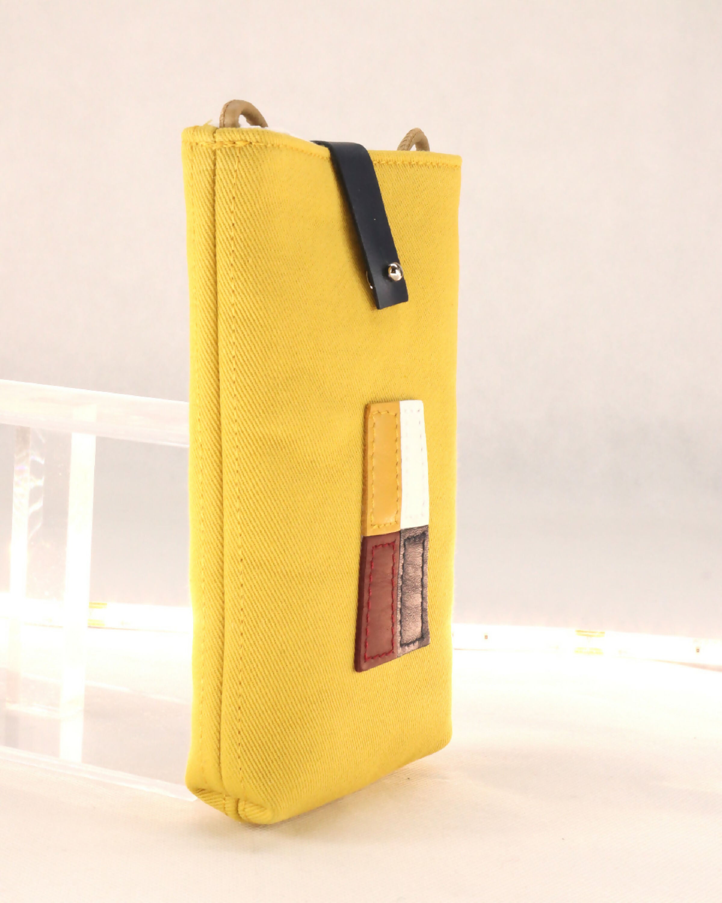 poche_telephone_nautic_–_gabardine_jaune_solaire_sylvie_strohl | EMPREINTES Paris