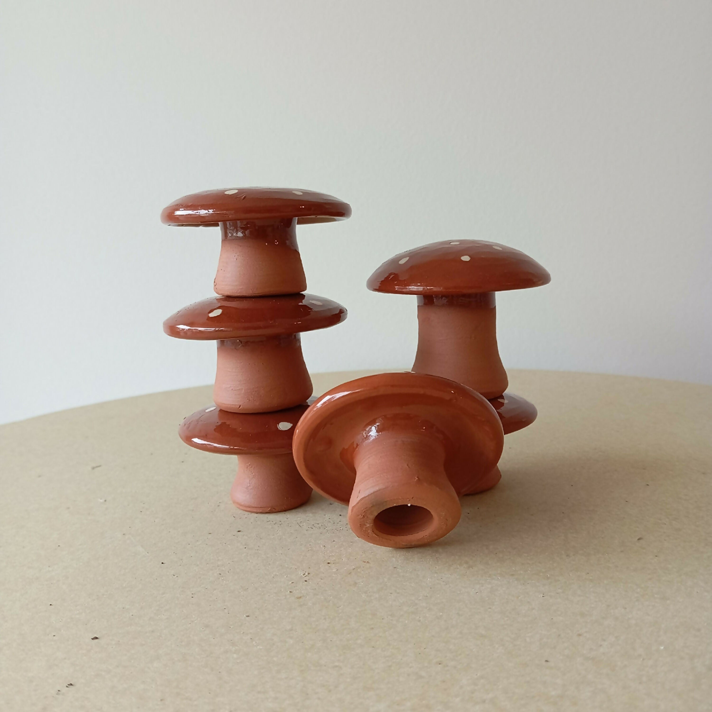 petit_champignon_decoratif_en_faience_rouge_georgie_blin_ceramiste copie | EMPREINTES Paris