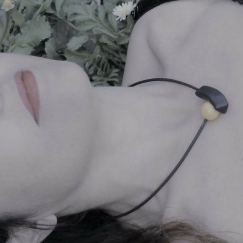 collier_atome_en_ceramique_coloree_et_tour_de_cou_noir_3_andreani_creations copie | EMPREINTES Paris - EMPREINTES Paris