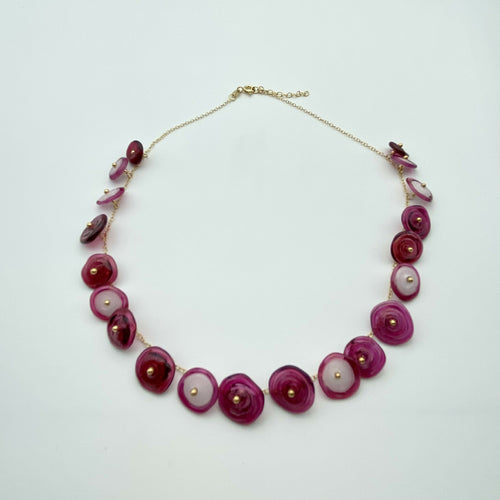 collier_avec_perles_en_verre_de_couleur_pourpre_monte_sur_une_chaine_en_argent_plaque_or_lathoumetie_helene copie | EMPREINTES Paris - EMPREINTES Paris