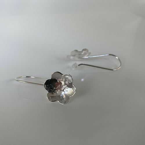 boucles_doreilles_fleurs_en_argent_massif_martele_artyssia copie | EMPREINTES Paris - EMPREINTES Paris