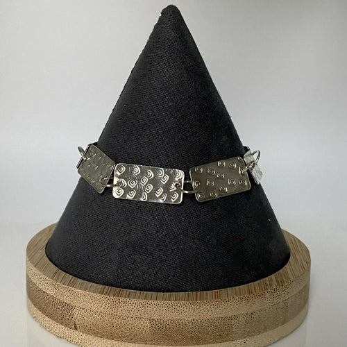 Bracelet en argent massif martelé, motif spirales | EMPREINTES Paris - EMPREINTES Paris
