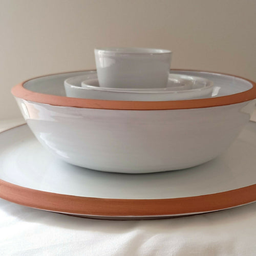 assiette_creuse_blanche_bords_rouge_georgie_blin_ceramiste copie | EMPREINTES Paris - EMPREINTES Paris