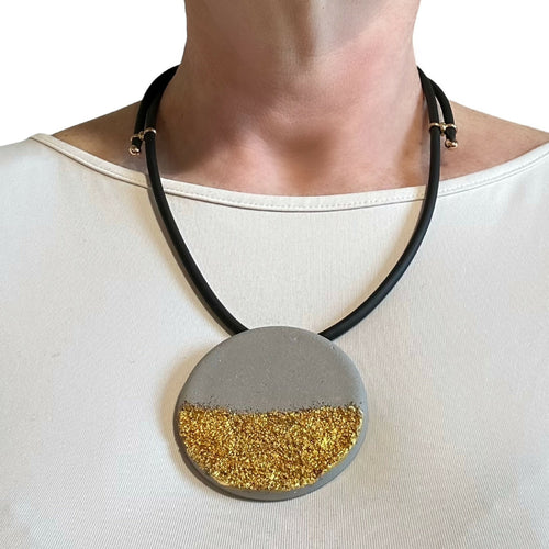 grand_collier_ines_en_beton_sable_et_feuille_dor_icy_mouse copie | EMPREINTES Paris - EMPREINTES Paris