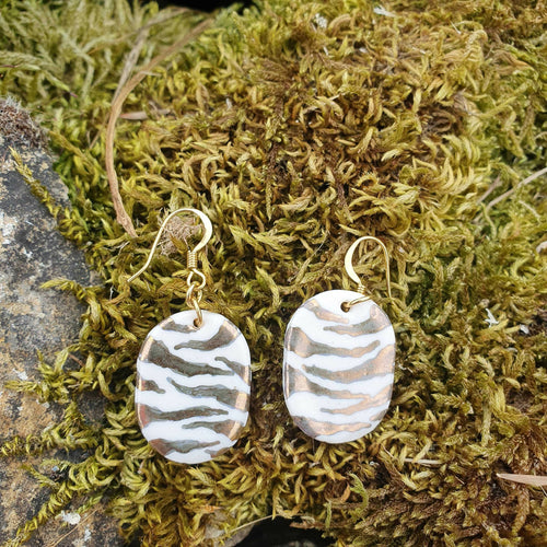 boucles_doreilles_ovales_en_porcelaine_motif_zebres_sara_grace_wevill | EMPREINTES Paris - EMPREINTES Paris