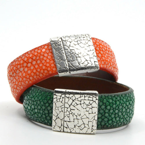 manchette_en_galuchat_vert_emeraude_fermoir_terra_sylvie_zarnowski copie | EMPREINTES Paris - EMPREINTES Paris