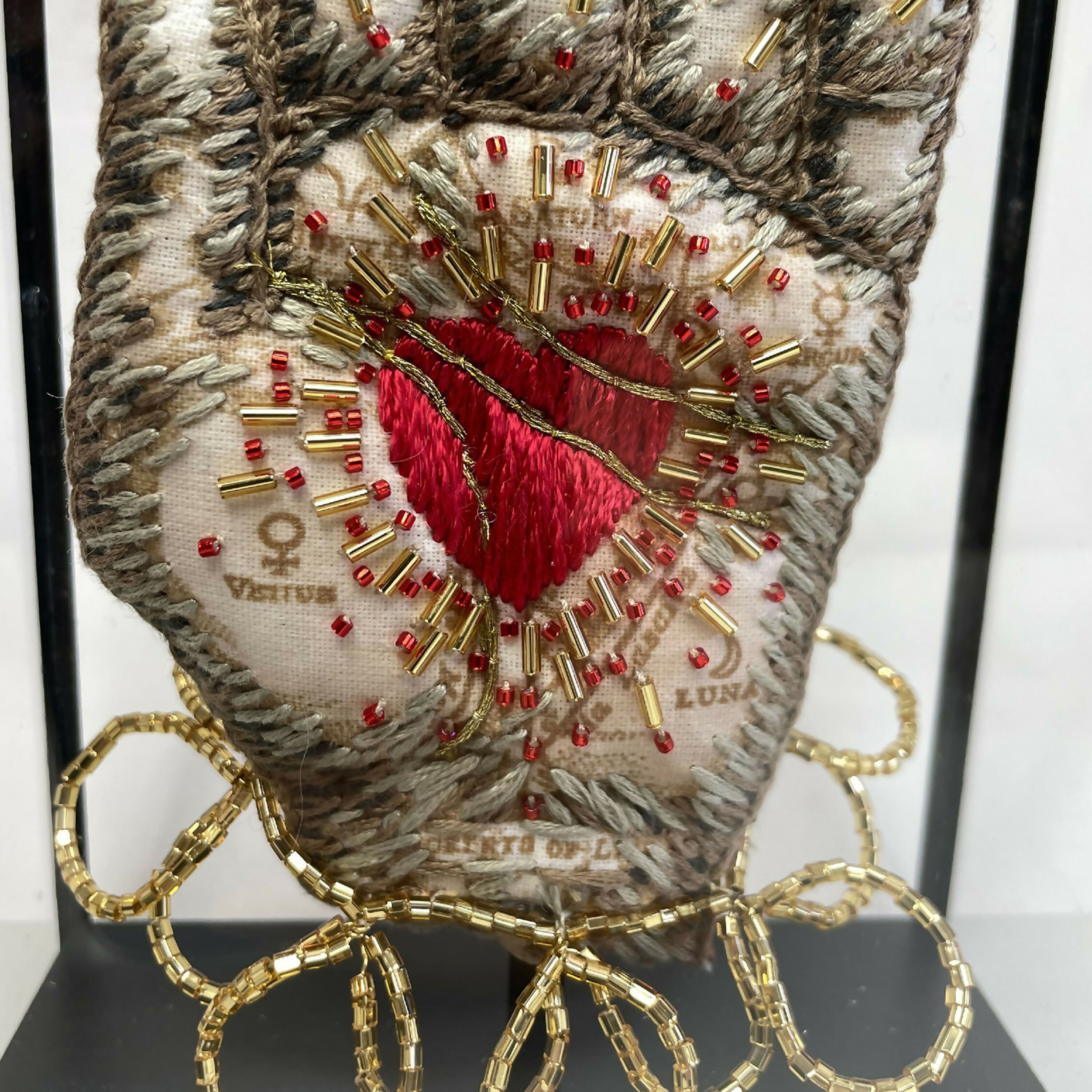 Sculpture textile UNDER MY SKIN 2 | EMPREINTES Paris