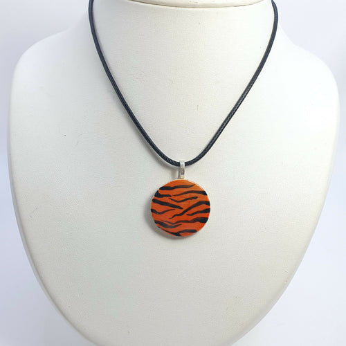 Pendentif tigré en céramique – Pièce unique faite main | EMPREINTES Paris - EMPREINTES Paris