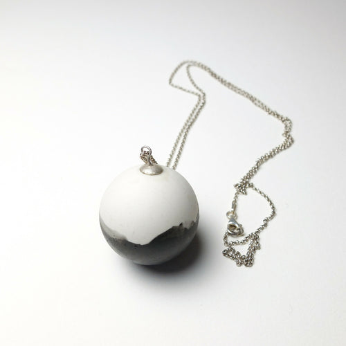 collier_porcelaine_boule_paysage_chaine_argent_atelier_christine_moquet copie | EMPREINTES Paris - EMPREINTES Paris