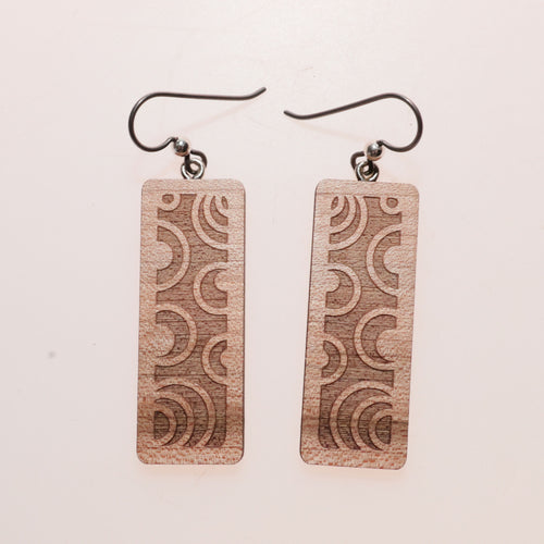 boucles_doreilles_ondes_en_bois_derable_latelier_du_mercantour copie | EMPREINTES Paris - EMPREINTES Paris