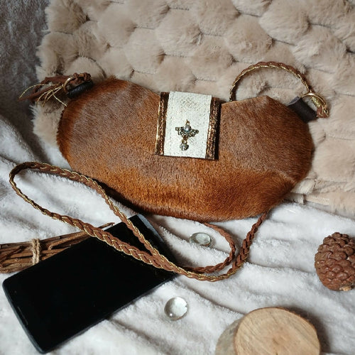 pochette_smartphone_totem_occi_tanne copie | EMPREINTES Paris - EMPREINTES Paris