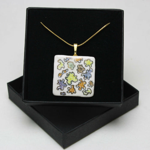 pendentif_en_porcelaine_avec_motif_en_or_et_lustres_colores_sara_grace_wevill | EMPREINTES Paris - EMPREINTES Paris