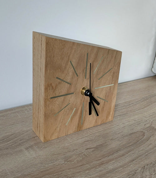 Horloge de bureau en Chêne massif et Marqueterie de paille Gris Beige (Grèges) | EMPREINTES Paris - EMPREINTES Paris