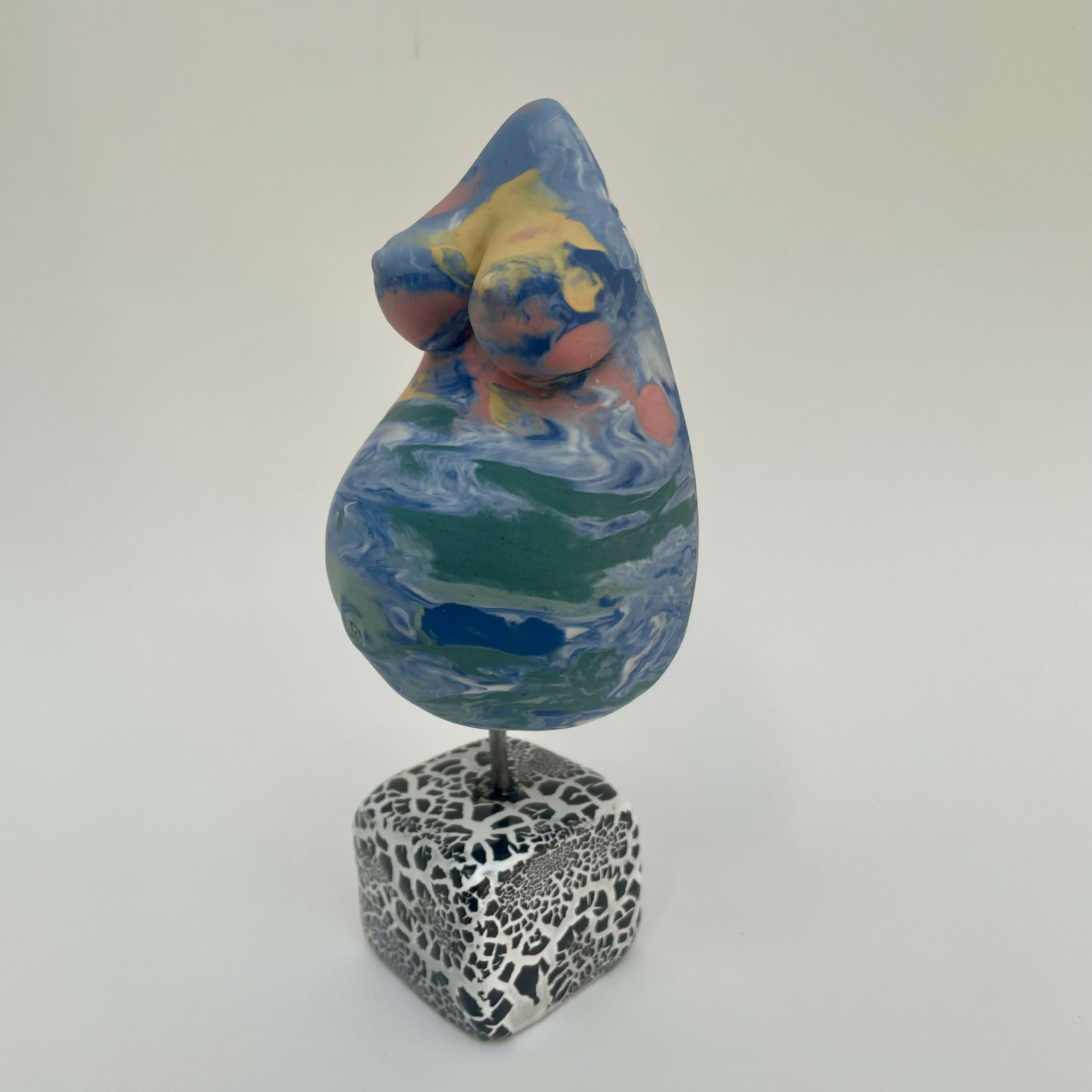 sculpture_femme_enceinte_neriage_porcelaine_multicolore_6_guenaelle_grassi copie | EMPREINTES Paris