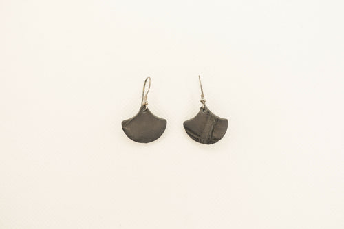 boucles_doreilles_gingko_anthracite_2cm_julie_troncin_maroquinerie copie | EMPREINTES Paris - EMPREINTES Paris