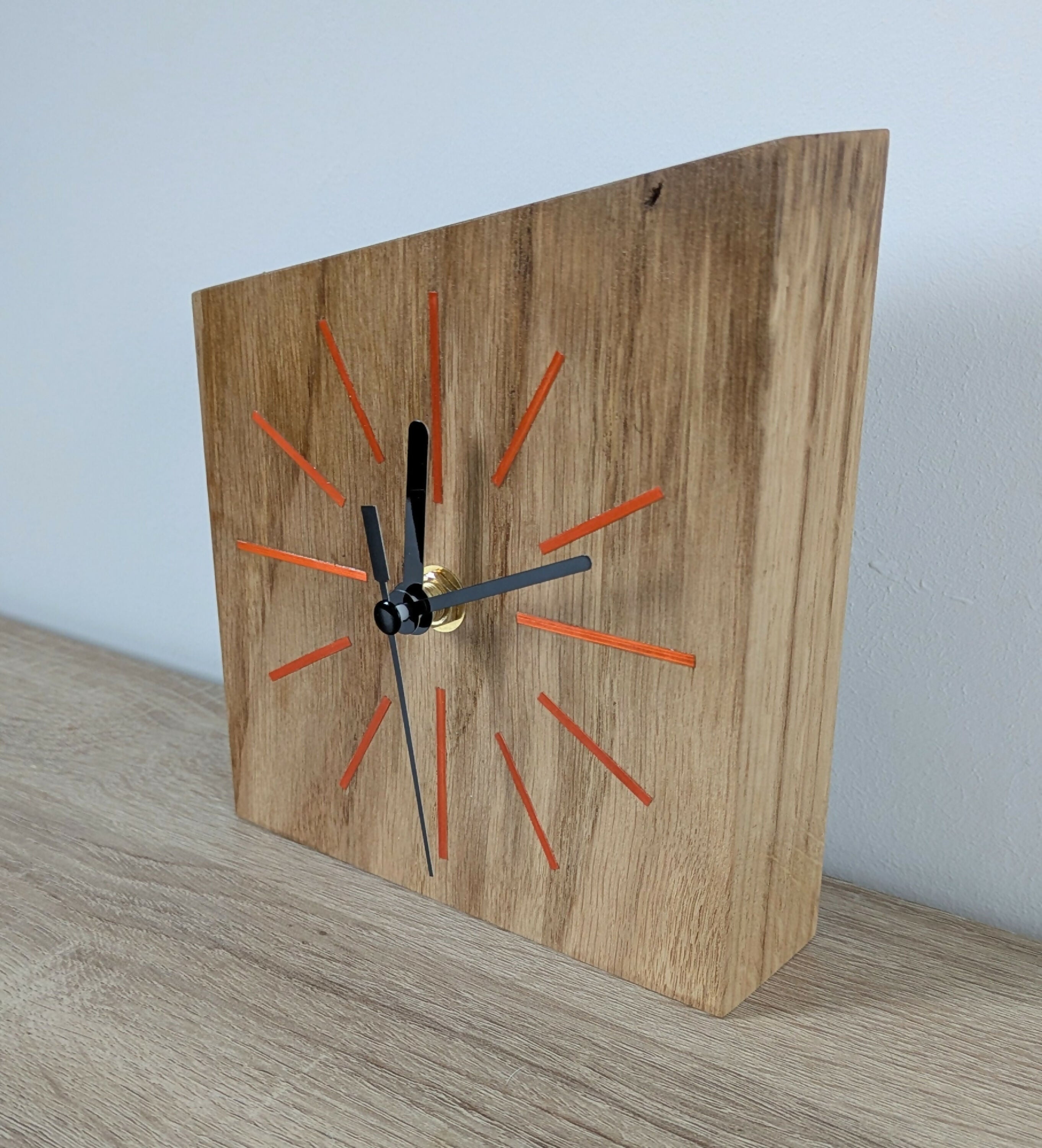 Horloge de bureau en Chêne massif et Marqueterie de paille Orange | EMPREINTES Paris