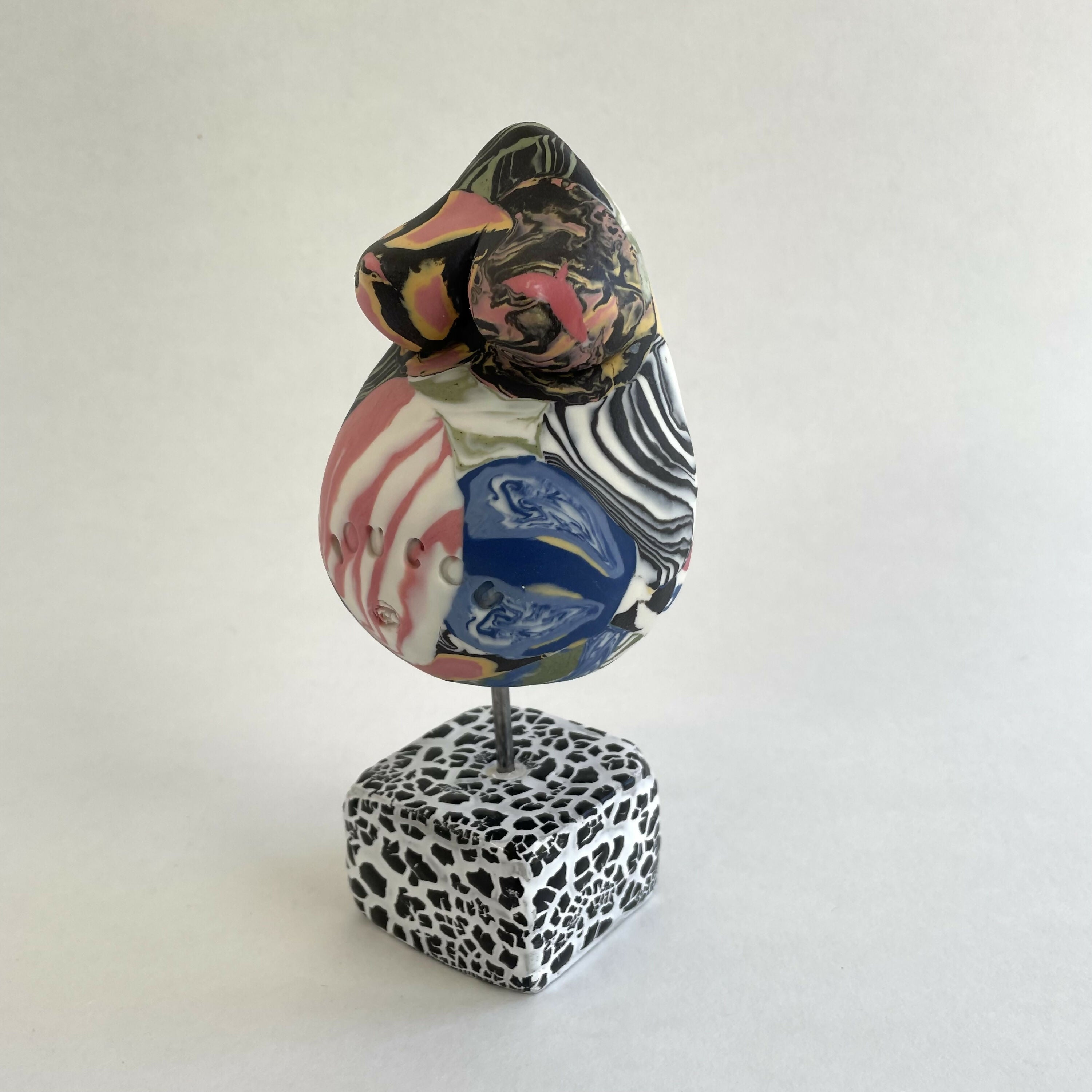 Sculpture femme enceinte nériage porcelaine multicolore 1 | EMPREINTES Paris
