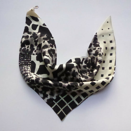 Foulard pointe soie- Ethno chic noir blanc | EMPREINTES Paris - EMPREINTES Paris