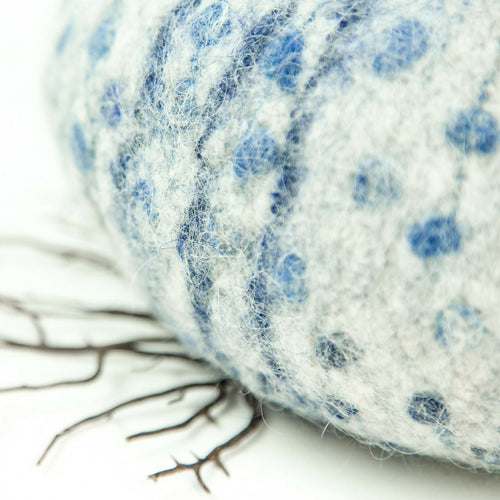 vide_poche_oursin_bleu_blanc_en_feutre_de_laine_atelier_lanzetta copie 2 | EMPREINTES Paris - EMPREINTES Paris