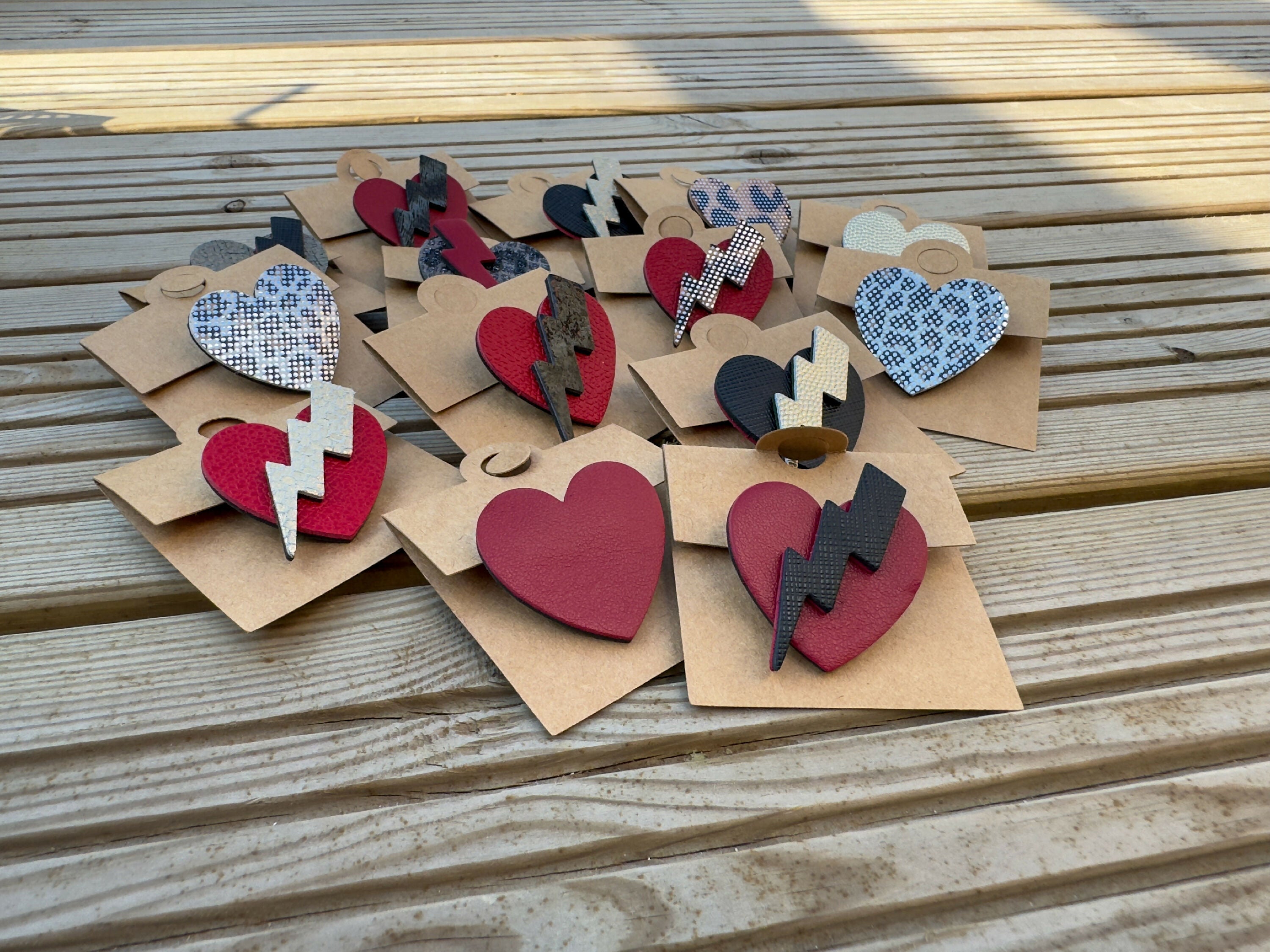 broche_coup_de_foudre_rougeor_2_julie_troncin_maroquinerie | EMPREINTES Paris