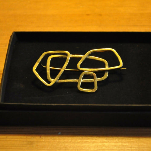 broche_anneaux_marteles_entrelaces_koeda copie | EMPREINTES Paris - EMPREINTES Paris