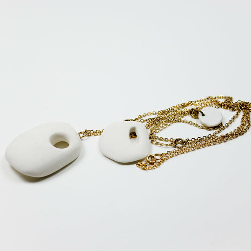 collier_porcelaine_sculpture_chaine_doree_atelier_christine_moquet copie | EMPREINTES Paris - EMPREINTES Paris