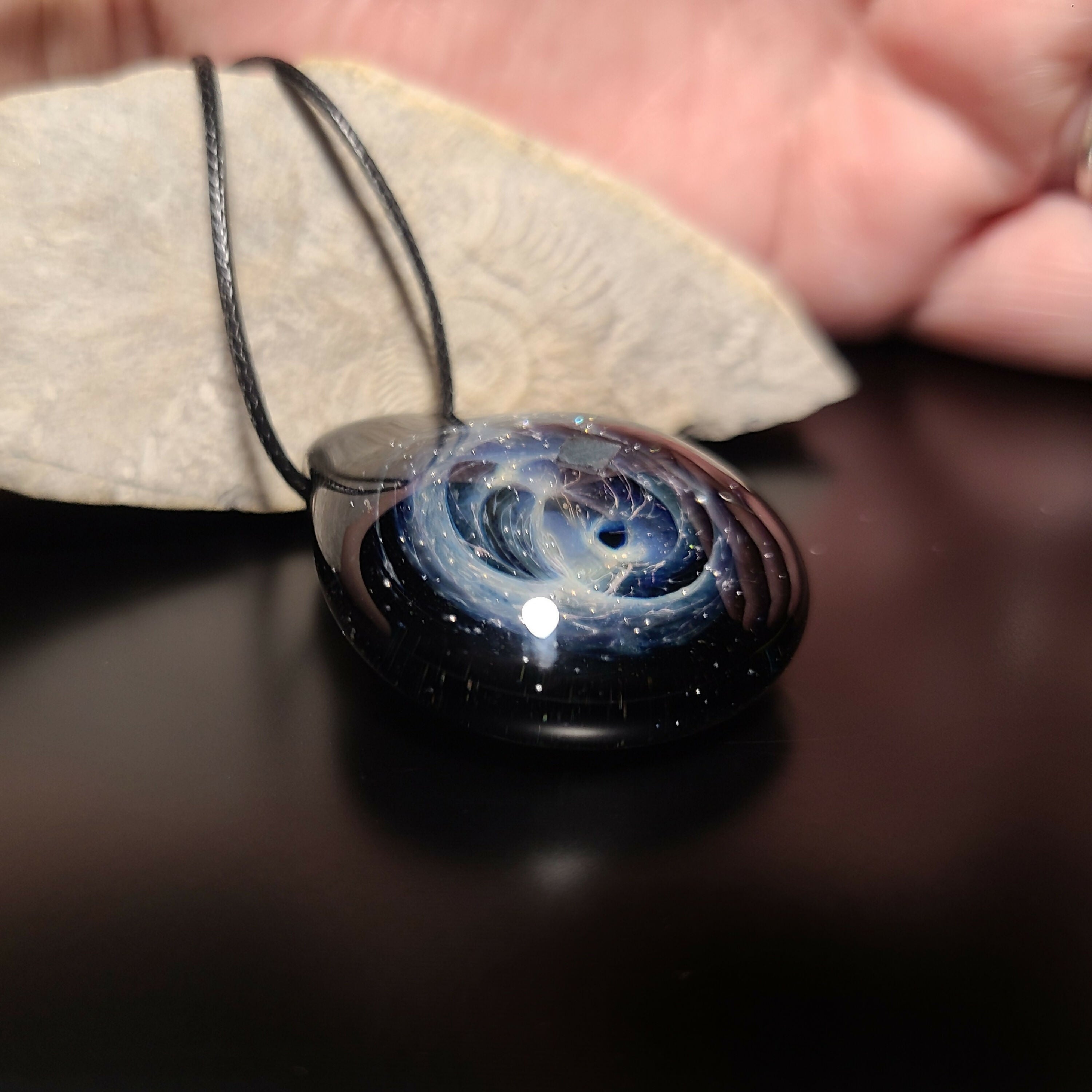pendentif_galaxie_en_verre_souffle_unisexe_se_creations copie | EMPREINTES Paris