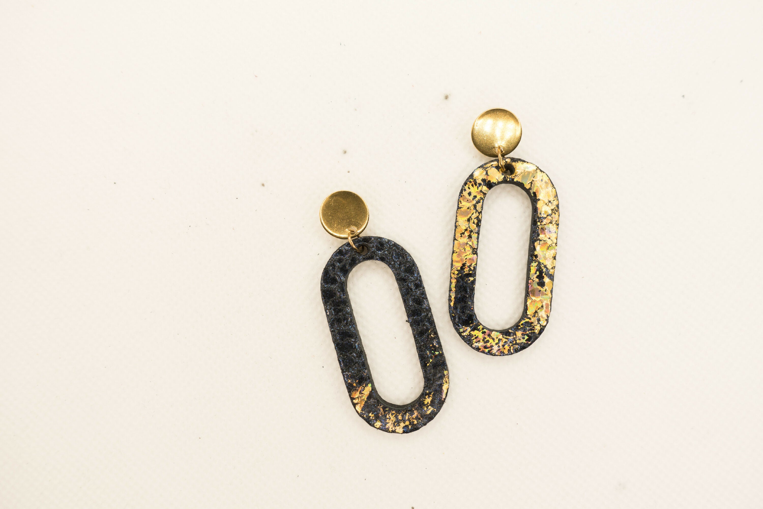 boucles_doreilles_arche_art_deco_bleu_doree_2_julie_troncin_maroquinerie | EMPREINTES Paris